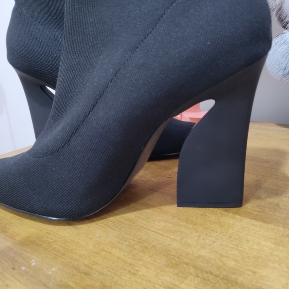 NWT Halston Size 10 Floral Applique Pointed Toe Sock Boots - Picture 6 of 7